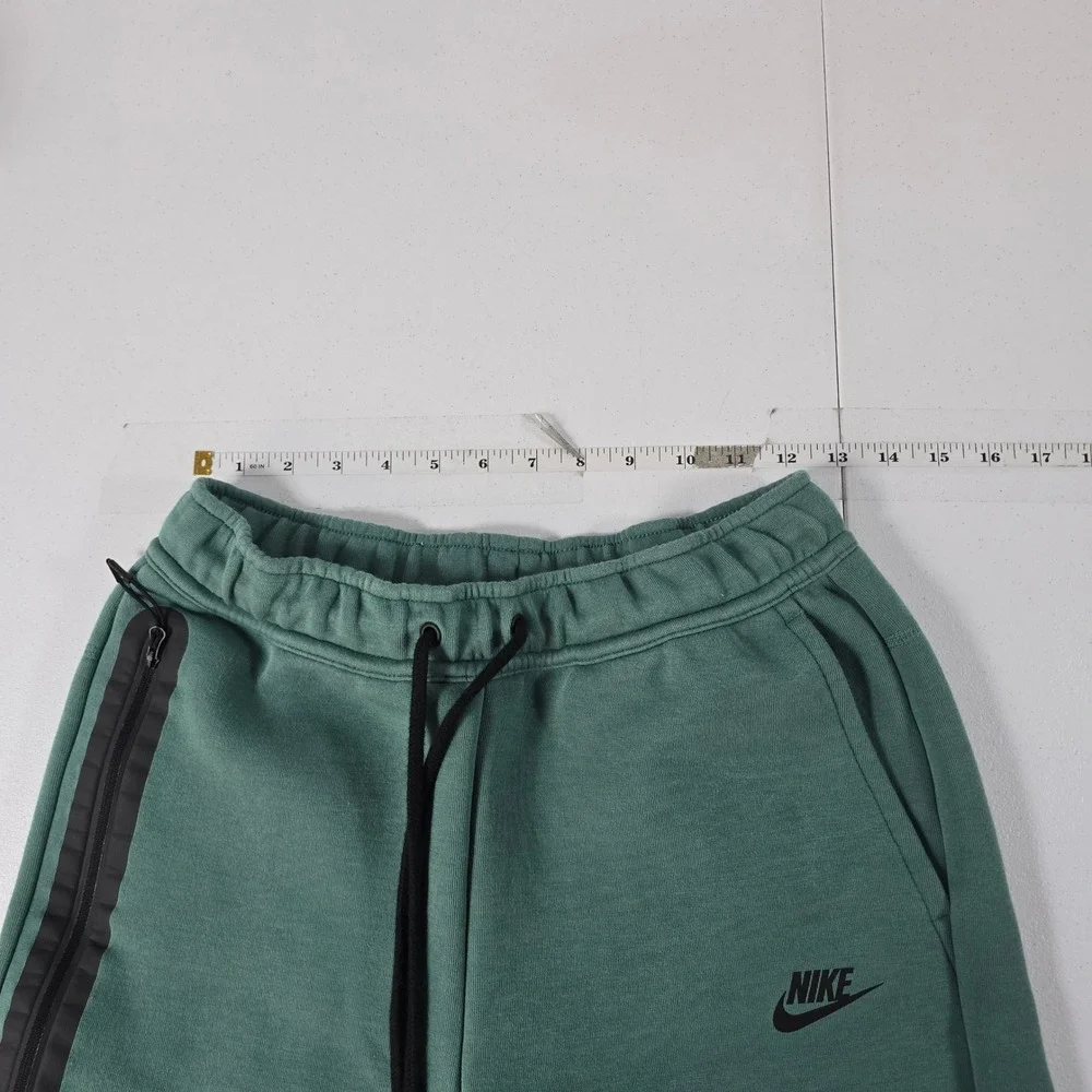 Nike Sportswear Tech Fleece Shorts Mens Green FB8171-361 Small